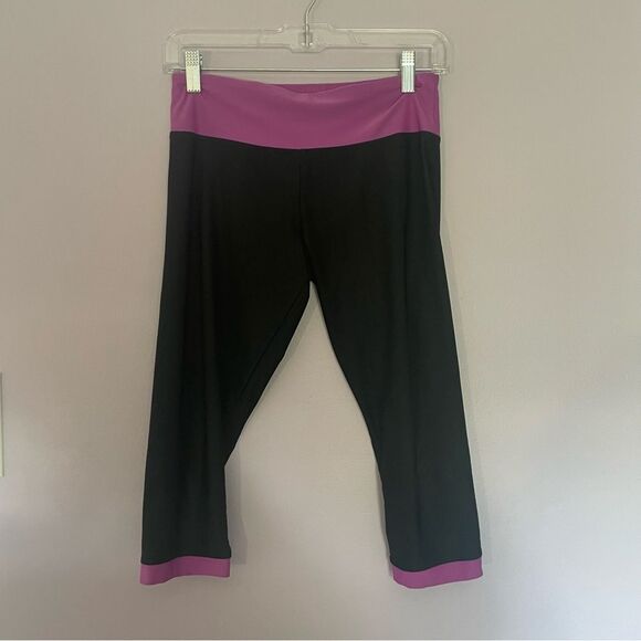 Bally Women's size Small Cropped Leggings Black & Purple Athletic Capri Tights - Picture 1 of 7